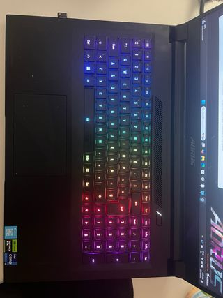 Portátil AORUS 17X i9 RTX 4090 32GB RAM