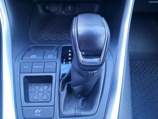 Toyota Rav4 2.5l 220H Advance