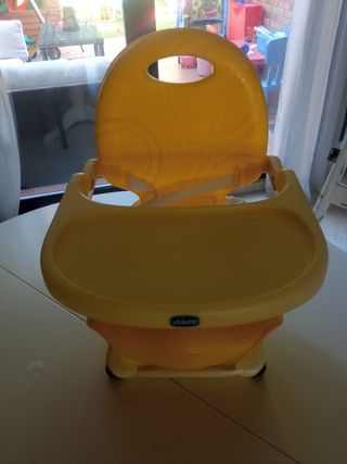 Trona portátil Chicco amarilla