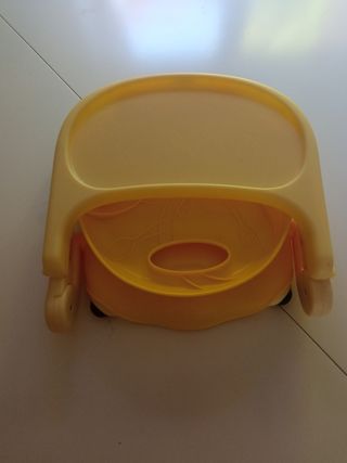 Trona portátil Chicco amarilla