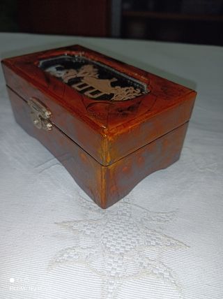 Precioso joyero pequeño con diseño oriental