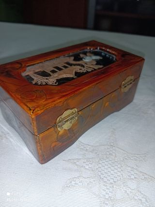 Precioso joyero pequeño con diseño oriental