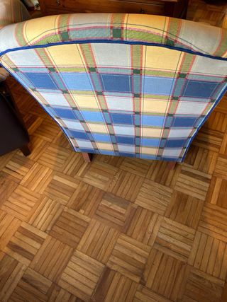 Sillón de tela a cuadros