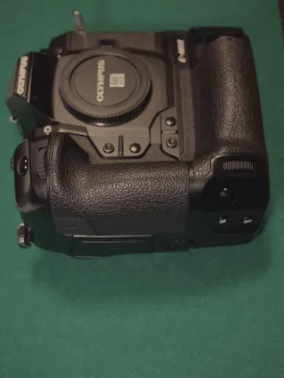 Olympus OM-D E-M1X + 4 baterías — Estado impecable