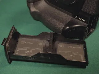 Olympus OM-D E-M1X + 4 baterías — Estado impecable