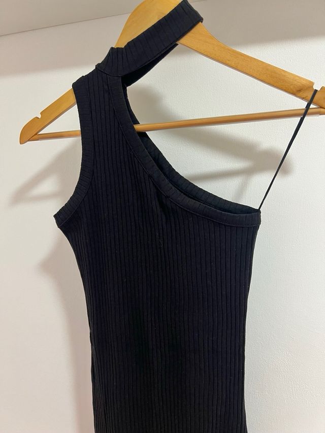 Vestido negro Stradivarius