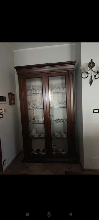 Vetrina porta cristalli in legno e vetro
