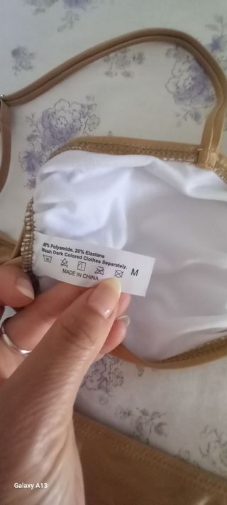 Bikini beige/ oro con effetto lucido