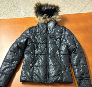 Giubbotto donna Essenza nero con cappuccio