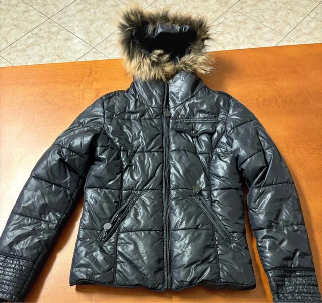 Giubbotto donna Essenza nero con cappuccio