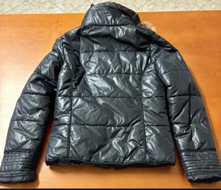 Giubbotto donna Essenza nero con cappuccio