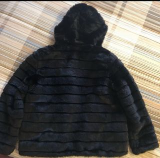 Pelliccia sintetica con cappuccio