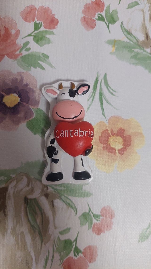 Imán de vaca con corazón Cantabria