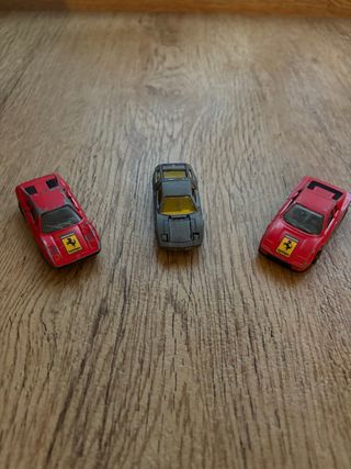 Auto in metallo in scala, 2 Ferrari e 1 Maserati