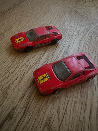 Auto in metallo in scala, 2 Ferrari e 1 Maserati