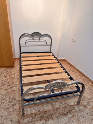 Cama vintage metal y madera