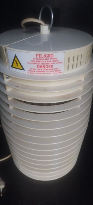 Lámpara Atrapa Mosquitos Jofel Blanca