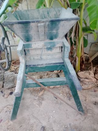Máquina para moler uva