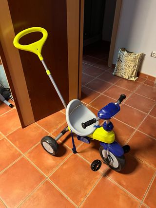 Triciclo para niños con manillar
