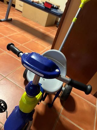 Triciclo para niños con manillar