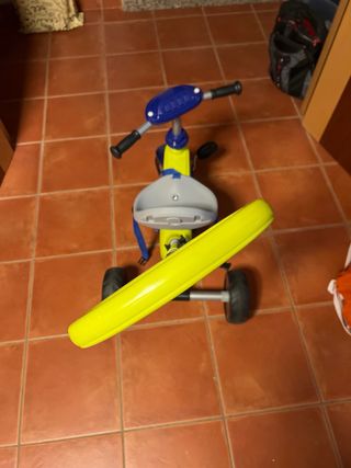 Triciclo para niños con manillar
