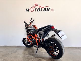 KTM 690 Duke.
