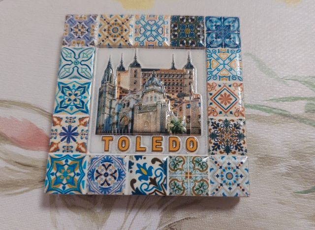 Imán de Toledo con diseño de azulejos