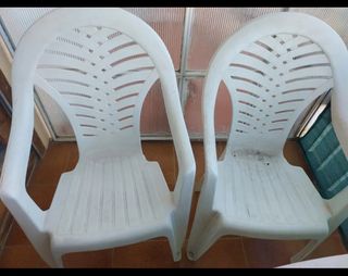 2 Sillas de Plástico Blancas