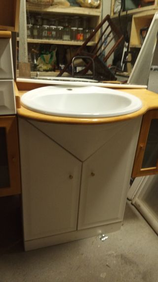 Mueble de lavabo con espejo