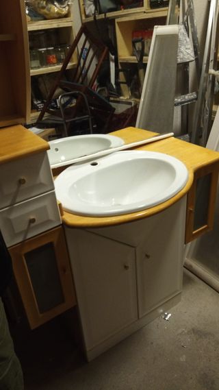 Mueble de lavabo con espejo