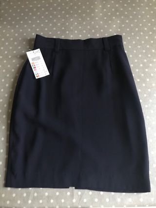 Falda de vestir clásica azul marino.