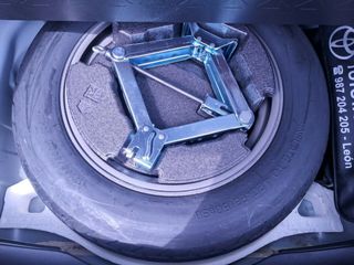 Toyota Rav4 2.5l 220H Advance