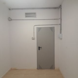 Alquiler de trastero renovado en Gros, La Zurriola