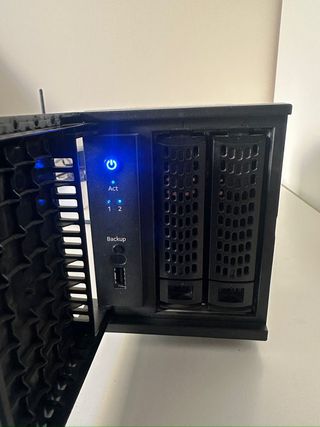 Netgear ReadyNAS 102 - NAS 2 alloggiamenti + 2 dischi