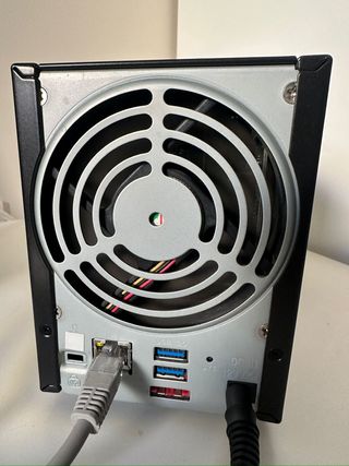 Netgear ReadyNAS 102 - NAS 2 alloggiamenti + 2 dischi