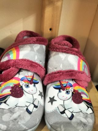Zapatillas niña unicornio arcoíris