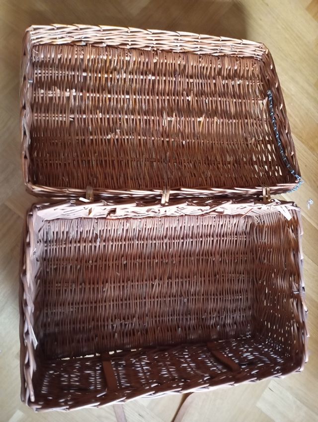 Cesta de mimbre para picnic con asas