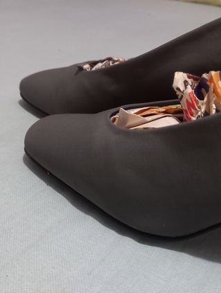 Zapatos de tacón grises para mujer