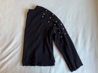 Jersey negro con perlas