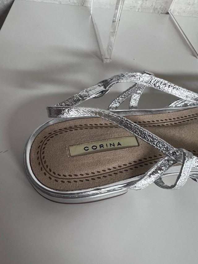 Sandalias Planas Corina Plata T. 38