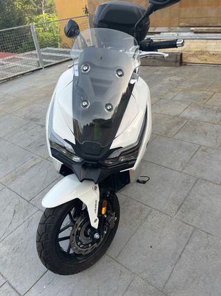 Moto 125cc Blanca Motor Hispania 3206km