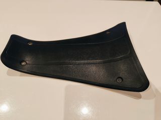 Cubierta compartimento batería Vespa GTS. Original