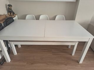 Mesa de comedor blanca