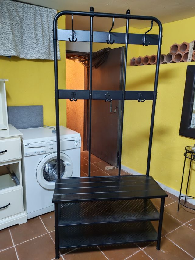 Perchero de metal negro