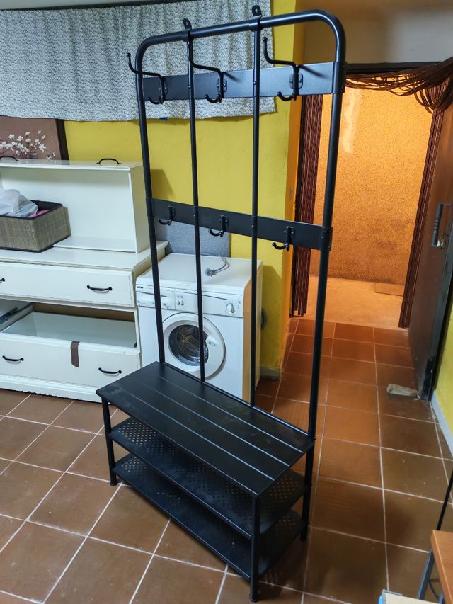 Perchero de metal negro