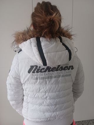 Cazadora de plumas blanca