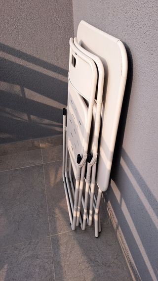 Tavolino misura cm.60X60 completo di due sedie