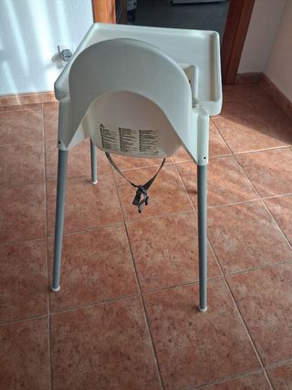 Trona de bebé blanca