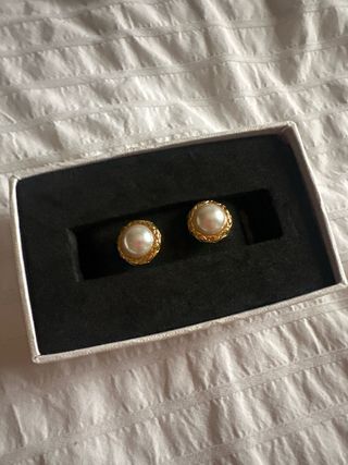 Pendientes de perla dorados