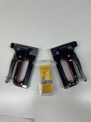 2 Grapadoras y Caja de Grapas para tapicería